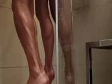 Se ofreció a ducharnos juntos mientras observaba en secreto a mi hermanastra.