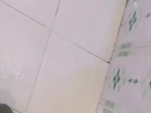 Mi amante negro orinando antes de sentarse sobre él para follar.