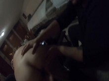 Mis amigos tenemos curiosidad por el cuerpo de las mujeres embarazadas, así que mi esposa nos dejó jugar con ella.