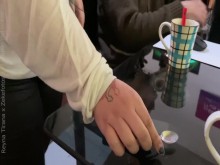 Pareja swinger invita a su nuevo vecino a una fiesta de 3 con ELABUELODELNOPOR & Zekefotos