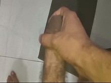 Paja muy caliente del cornudo en el baño