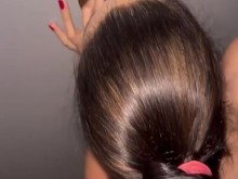 POV Marido graba a una hotwife amateur follándose a un extraño en el GloryHole