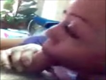 La esclava de ébano Nathalie Loulendo chupa la polla del jefe semen en la boca cremplie