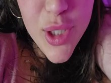 Cariño, no volveré a casa esta noche. Estoy demasiado ocupada follándome a mi compañero de trabajo.