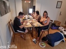Mistress Kiffa - Cuckold REAL life EP 6 - Cornudo sirve la cena a la pareja alfa y a Vitoria y sirve