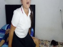 LE ENTREGO MI COÑO A MI PADRASTRO A CAMBIO DE LOS BOTETOS PARA IR EL CINE CON MI NOVIO