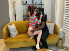 Mi novia se folla a una BBC delante de mí, le besa el culo y se corre besándome.