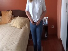 Los amigos del hijastro se masturban mientras me ven acercarme para tocarme.