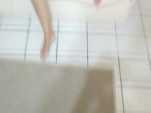 Video 2 de 2 - Madre latina se luce en la playa, se masturba muy excitada frente al hotel