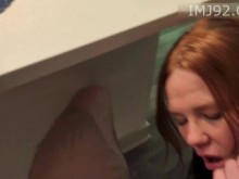 Nena pelirroja obtiene uso gratuito de la gran polla del marido de su amigo
