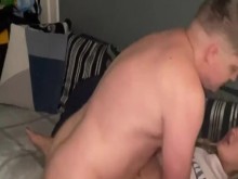 Le digo a mi marido cornudo que voy a negarle mi coño y ser un juguete de gangbang para otros hombres