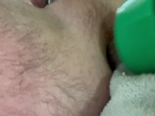 Masturbándose enjaulado