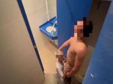 ¡Dick Flash! Sorprendo a la chica de la limpieza del gimnasio y me ayuda a terminar con una mamada