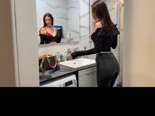 ¡Dios mío! Amiga de la esposa follada en nuestra bañera con charla sucia y corrida en la cara, engañando a la esposa