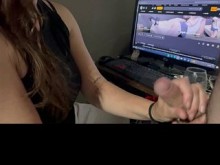 A mi madrastra le gusta ver porno con mi pene en la mano