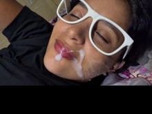¡Me cuenta todo lo que le hace a su marido! mientras ella me masturba con sus manos (charla sucia con subtitulos)