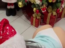 NAVIDAD: fantasía anal de navidad con mi hermanastra , ayudándola a decorar la casa