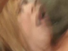 Ella quiere un hombre nuevo, así que su esposo lo arregla