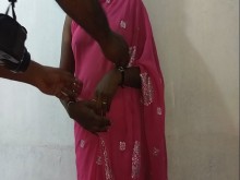 desi indio tamil telugu kannada malayalam hindi esposa infiel cachonda vanitha vistiendo sari de color azul mostrando grandes tetas y coño afeitado presionar tetas duras presionar pellizco frotar coño masturbación