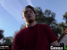 CuckoldSessions - Pequeña y caliente rubia adora que la escupen delante de su novio cornudo
