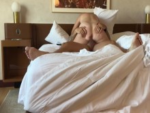 golpeando hotwife después de que ella regresa