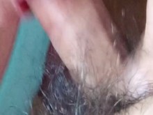 Goteando esposa mojada chupa una enorme polla en la boca para una carga de esperma caliente