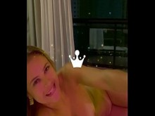 Queen Hotwife le ordena a su Corno Manso que la chupe mientras recibe la gran y gruesa polla de la BBC