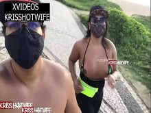 Kriss Hotwife Caminando Por La Playa Mostrando Sus Deliciosos Pechos