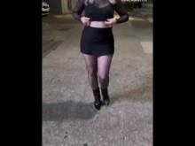 La noche apenas comienza. Publicaremos varios videos locos. Preparad vuestras pollas.