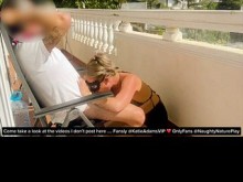 Hotwife traga semen de amigos en el balcón del hotel - ¡El marido mira y graba!