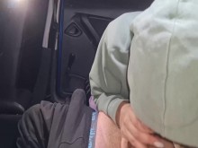 esposa folla en el auto con un extraño mientras el marido mira