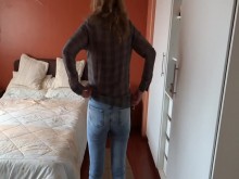 De pie empiezo a tocarme el coño viendo como se pajean delante de mi