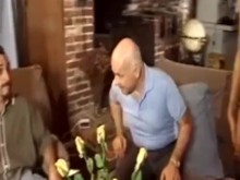 El marido mira a su esposa follar con otro hombre para hacer el amor