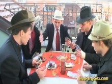 Orgía bukkake en nuestra última partida de poker